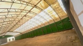 Prodám plachotovu halu zeleno-bíle barvy. Rozměry: 46m x 15,