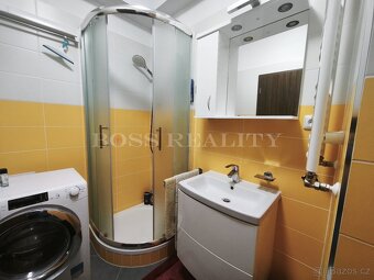 Prodej moderního bytu 1+kk s balkonem, sklepem a garážovým s