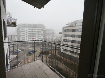 Prodej moderního bytu 1+kk s balkonem, sklepem a garážovým s
