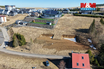 Nabízíme k prodeji pozemek o rozloze 1666 m² v žádané lokali