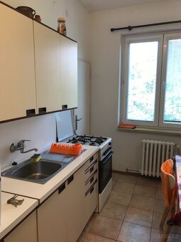 Nabízím ihned k pronájmu zařízený slunný pokoj s balkónem v 