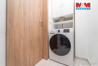 Nabízíme k prodeji světlý byt 2+kk o užitné ploše 50 m² v kl
