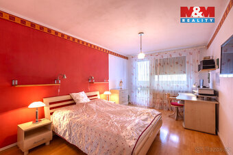 Nabízíme prostorný byt 2+1 o užitné ploše 83 m², který je dí