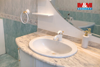 Nabízíme prostorný byt 2+1 o užitné ploše 83 m², který je dí