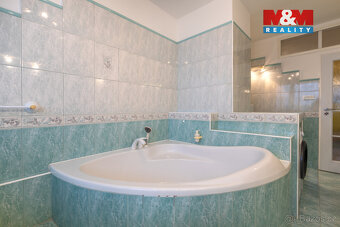 Nabízíme prostorný byt 2+1 o užitné ploše 83 m², který je dí