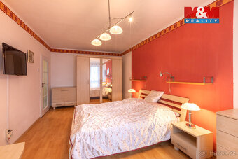Nabízíme prostorný byt 2+1 o užitné ploše 83 m², který je dí