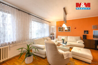 Nabízíme prostorný byt 2+1 o užitné ploše 83 m², který je dí