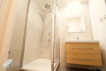 Nabízíme k pronájmu byt s dispozici 4+1 (neprůchozí pokoje),