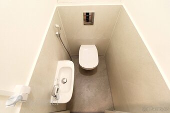 Nabízíme k pronájmu byt s dispozici 4+1 (neprůchozí pokoje),