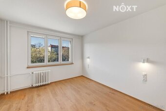 Nabízím k pronájmu světlý byt o dispozici 2+1 a celkové výmě
