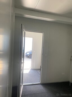 Prodám buňku o rozměru 6 × 2,4 m. Vhodná jako zázemí na stav