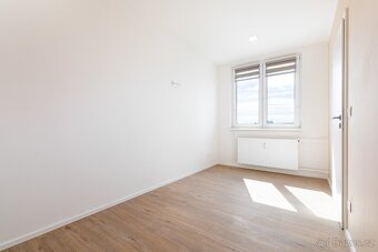 Prodej bytu 2+1 po kompletní rekonstrukci, 7. NP, nízké nákl