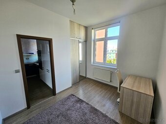 Nabízíme dlouhodobý pronájem krásného a slunného bytu po čás
