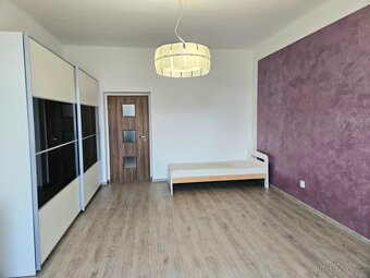 Nabízíme dlouhodobý pronájem krásného a slunného bytu po čás