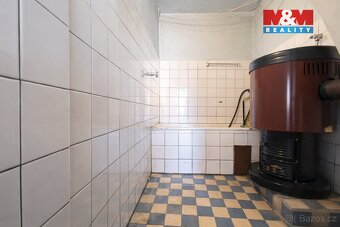Nabízíme k prodeji útulný menší rodinný dům situovaný v klid
