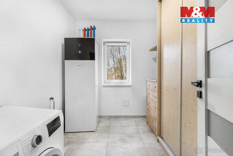 Nabízíme k prodeji novostavbu rodinného domu 4+kk o užitné p