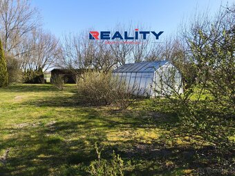 Nabízíme k prodeji zahradu o výměře 382 m², situovanou v zah