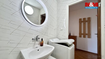 Nabízíme vám pronájem světlého bytu 2+kk o výměře 42 m². Byt