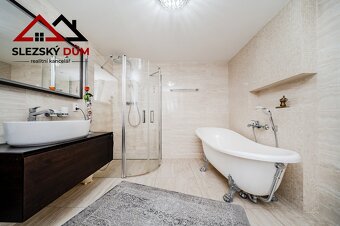 Nabízíme k prodeji prostorný rodinný dům o dvou nadzemních p