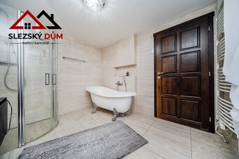 Nabízíme k prodeji prostorný rodinný dům o dvou nadzemních p