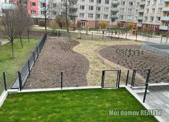 Nabízíme k pronájmu moderní byt o dispozici 2+kk a podlahové