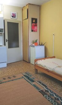 Panelový byt na sídlišti v 5. patře. Pronájem zařízeného byt