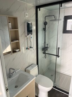 Prodám plně vybavený zateplený domek, v základu má WC, sprch