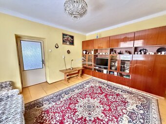 Nabízíme k pronájmu prostorný rodinný dům o dispozici 4+1 v 