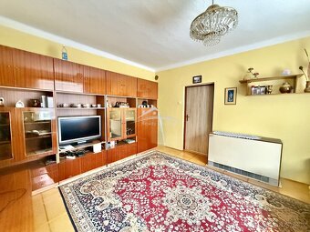 Nabízíme k pronájmu prostorný rodinný dům o dispozici 4+1 v 