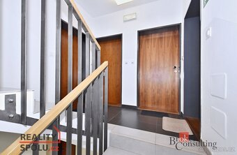 Pronájem bytu 1kk s balkonem, Praha 8, ul. PekařovaNabízíme 