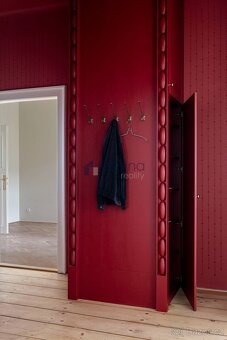 Nabízíme k pronájmu prostorný byt 3+1, o ploše 106m², ve 3. 