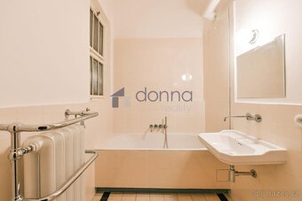 Nabízíme k pronájmu prostorný byt 3+1, o ploše 106m², ve 3. 
