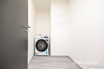 Nabízíme vám k dlouhodobému podnájmu moderní a slunný byt 2+