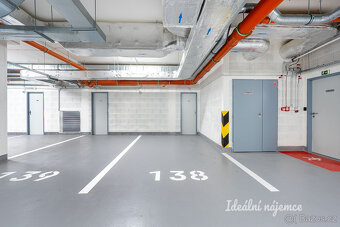 Nabízíme k dlouhodobému podnájmu moderní a slunný byt 1+kk, 