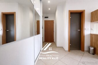 Ev.č. 00482 V zastoupení majitele nabízíme k pronájmu světlý