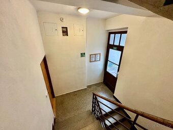 Nabízíme k pronájmu stylový byt 1+kk o velikosti 20 m², situ