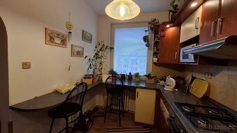 Pronájem přes RK. Kauce 30.000 + 10.000 provize RK. Nájem + 