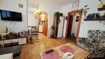 Pronájem přes RK. Kauce 30.000 + 10.000 provize RK. Nájem + 