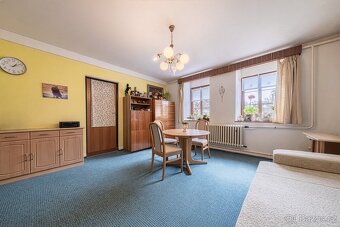 Nabízíme k prodeji samostatně stojící rodinný dům se zahrado