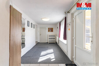 Rodinný dům o dispozici 4+1 v obci Nová Hradečná představuje