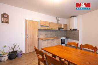 Nabízíme k prodeji prostorný rodinný dům v klidné části obce