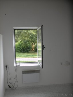 Nabízím k pronájmu malý byt s přídavným pokojem nebo kancelá