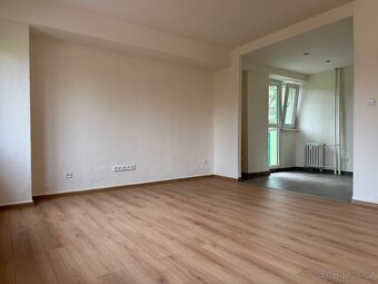Nabízíme k pronájmu slunný byt 2+1 o velikosti 59 m² ve 2. p