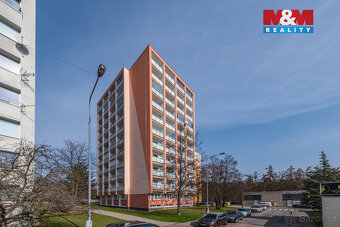 Nabízíme k prodeji světlý byt 3+1 o užitné ploše 67 m² se čt