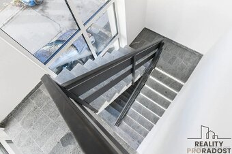 Nabízíme k pronájmu 1 lůžkové, 2 lůžkové a 3 lůžkové pokoje 