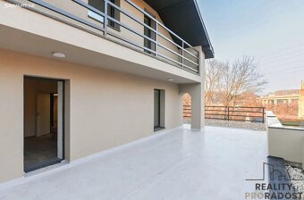 Nabízíme k pronájmu 1 lůžkové, 2 lůžkové a 3 lůžkové pokoje 