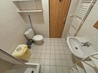 Pronájem bytu 1+1 v obci Líně. Byt v cihlovém domě ve 3. pat