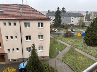 Pronájem bytu 1+1 v obci Líně. Byt v cihlovém domě ve 3. pat