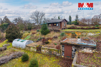 Nabízíme k prodeji pozemek o rozloze 1446 m² v klidné části 