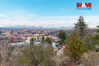 Nabízíme k prodeji pozemek o rozloze 1446 m² v klidné části 